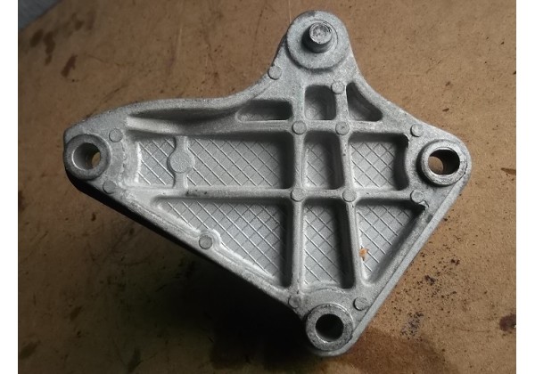 Кронштейн опори КПП Renault Scenic, Megane, 99-03, 8200038848, 7700427634